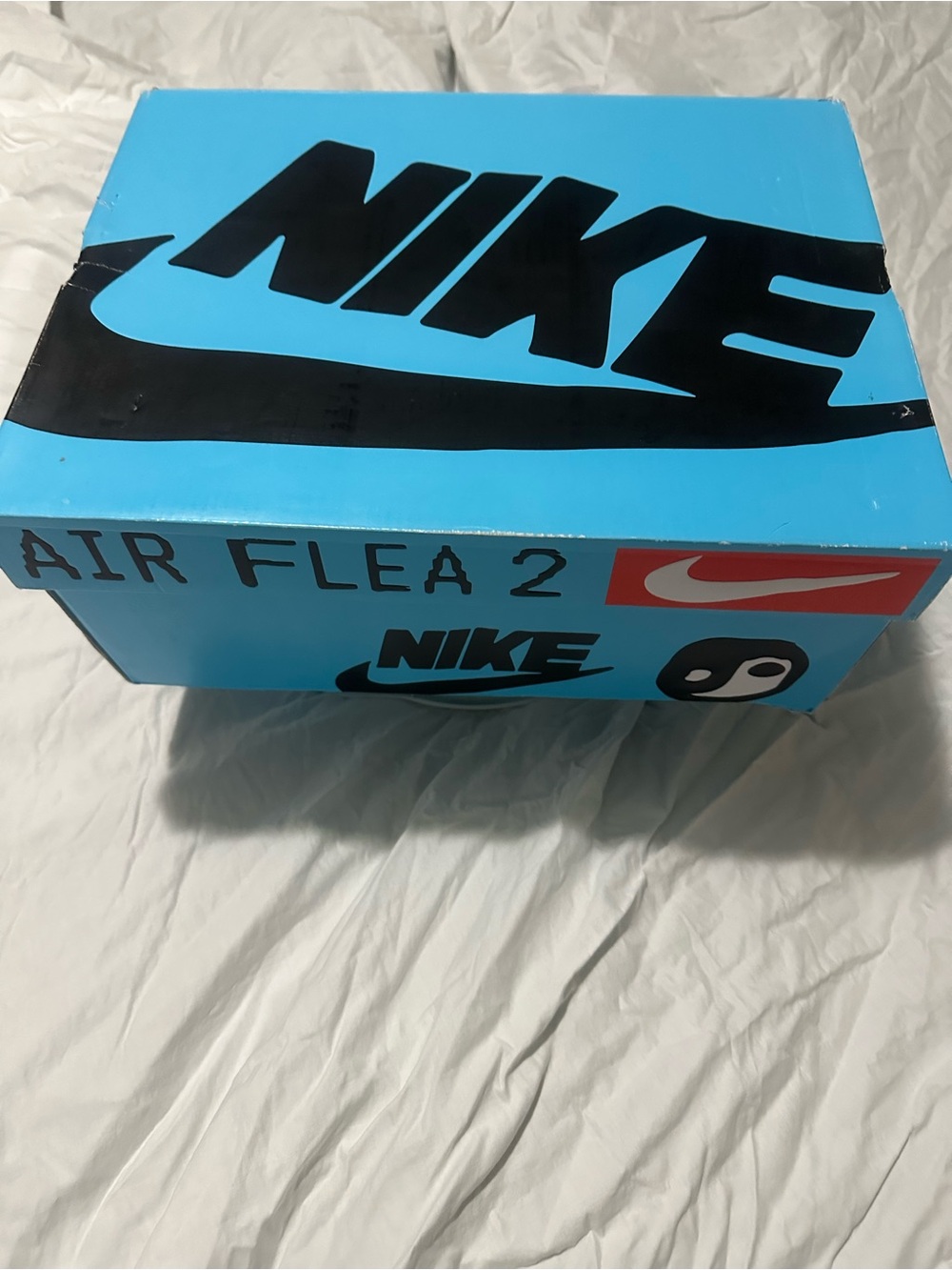 Nike Green Strap Trail Shoe with Black Straps and Yellow Tag - Picture 9 of 10